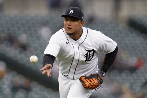 Miguel Cabrera Passes Babe But Tigers Fall To Twins In Series Opener
