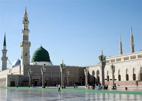 The mosque of the prophet. Mengapa Islam Berkembang di Madinah? - Islamic Cultural ...