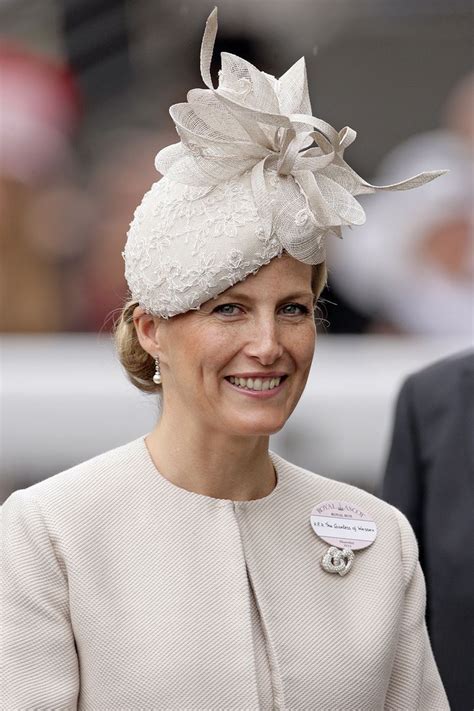 The 70 Best Royal Hat Moments Of All Time Ladies Day Royal Ascot