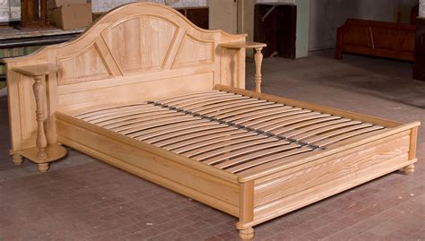 Кровать из деревянные паллеты 89 фото