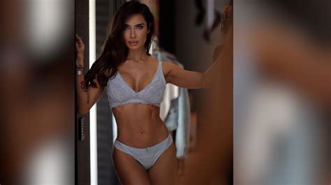 Pilar Rubio Arrasa En Redes Sociales Con Su Posado M S Sexy En Lencer A Youtube