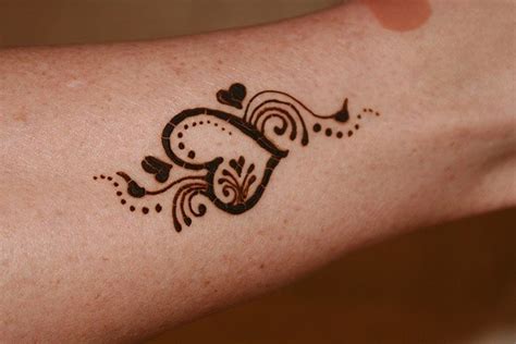 A tongue piercing officially takes between six and eight weeks to completely heal. 100 Simple Henna Tattoo Designs - Piercings Models
