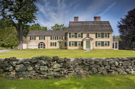 Colonial House In New England — Stock Photo © Sonar 11519980