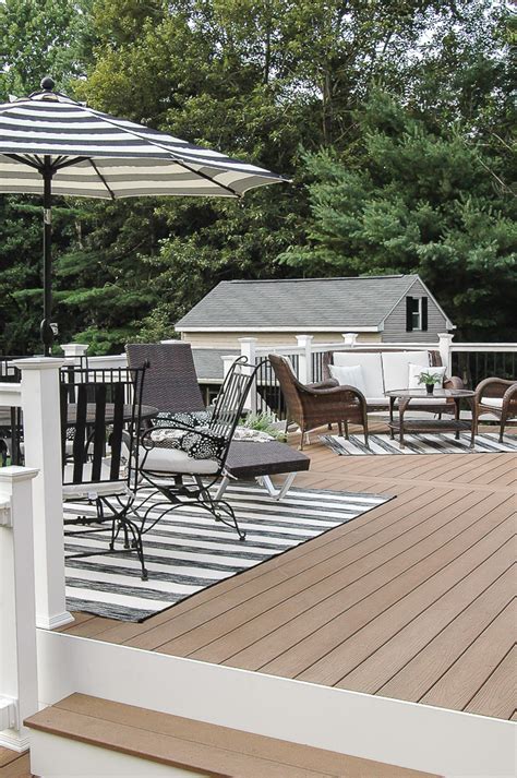 Simple And Beautiful Black And White Summer Deck Little House Of Four
