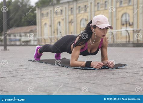 Brunette Slim Adult Fit Sporty Caucasian Woman In Sportswea Stock Image