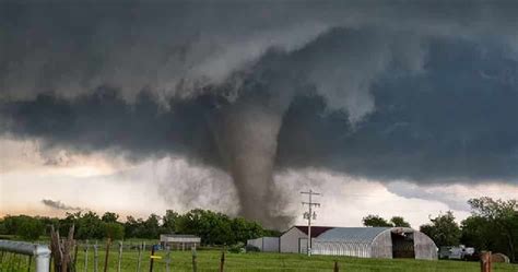20 Epic Tornadoes Caught On Camera