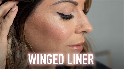 How To Perfect Winged Liner Youtube