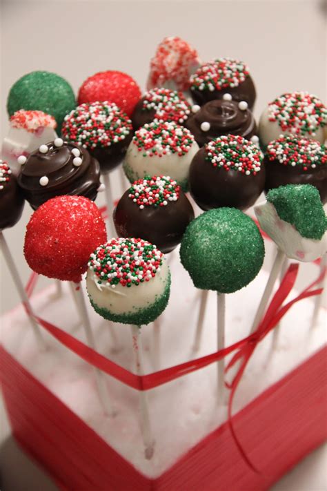Looking for christmas themed cake pops and how to make them? Sugar Creation: Christmas cake pops