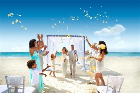 Trova qui nuove idee e location ideali per le tue nozze indimenticabili. Sposarsi in spiaggia | 8 consigli per il tuo matrimonio in ...