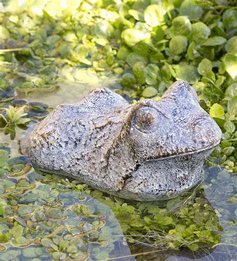 Giant metal reading frog sculpture grandgardens yard sculptures garden art. Frog Garden Sculpture | Wind and Weather