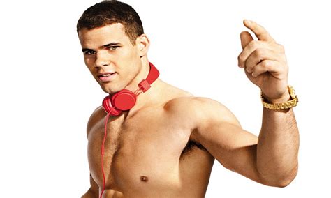 Kris Humphries Makes His Modelling Debut In Shirtless Shoot For Gq Magazine Daily Mail Online