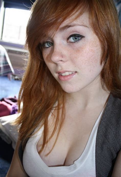 Redhead Freckles And Cleavage Foto Porn