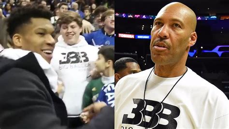 Последние твиты от giannis ugo antetokounmpo (@giannis_an34). Giannis Antetokounmpo Makes Kid Cover Up His Big Baller Brand Shirt with a 'Greek Fr34k' Hoodie ...