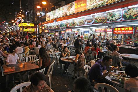 Street food may be fashionable in other parts of the world now, but in kuala lumpur it's just the way things are. Kuala Lumpur travel guide (1) | Globe Spots
