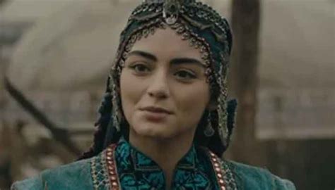 Turkish Actress Ozge Törers Romantic Pictures From Kurulus Osman