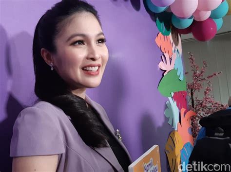 Tak Punya Pacar Hingga Usia 30 Tahun Sandra Dewi Introspeksi Diri