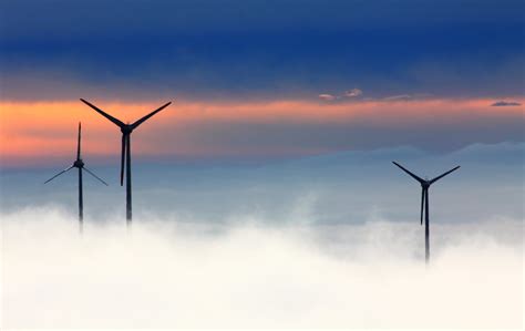無料画像 シルエット 雲 空 霧 草原 風車 機械 風力タービン 電気 エネルギー ウィンドファーム