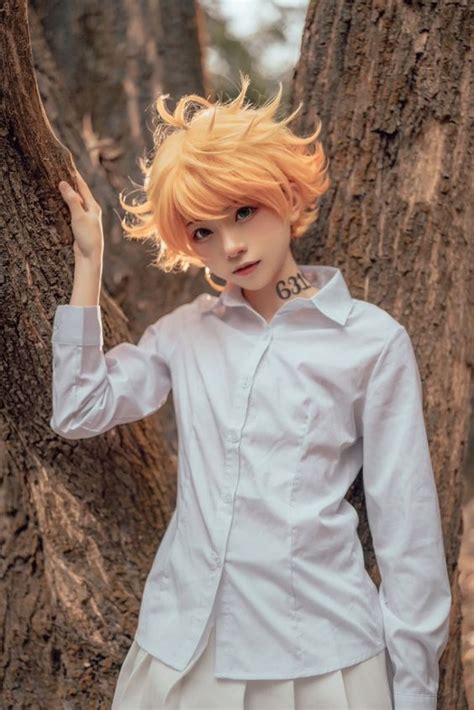 Someone Somewhere Cosplayed Emma From Yakusoku No Neverland Rcosplaygirls