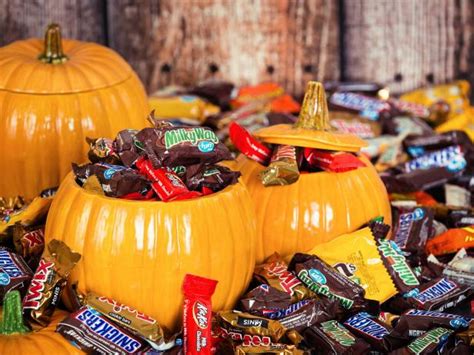 Whats The Most Popular Halloween Candy In Your State Fn Dish