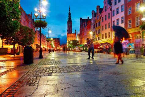 Danzig), major commercial port in poland, situated at the estuary a jewish settlement grew up in gdansk after 1454 but owing to the opposition of the merchants in 1520 the jews had to. Gdansk