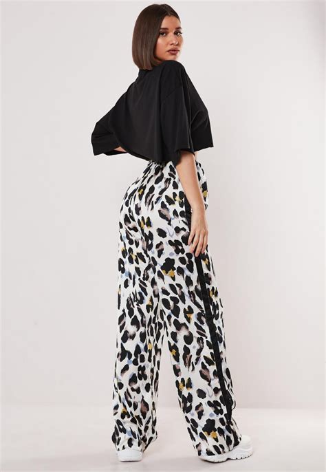Pin By Package 📦 On Clothes Clothing For Tall Women Printed Wide Leg