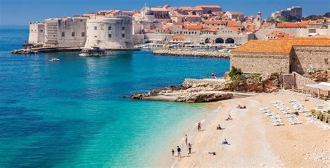 Nestled between the adriatic and the dinaric alps, it's an accessible and affordable city break for many european travelers. Croacia: turismo en el "país de las mil islas"