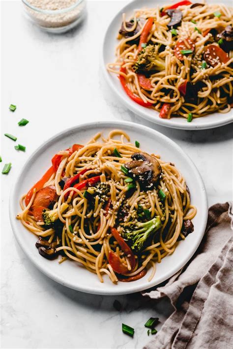 This 10 Ingredient Easy Vegetable Lo Mein Is A Simple