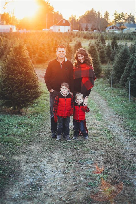 merry christmas tree farm family pictures