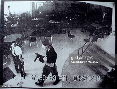 Columbine Shooting Photos Photos Et Images De Collection Getty Images