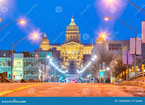 State Capitol In Des Moines Iowa Editorial Image Image Of Front