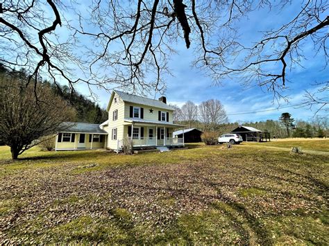 West Virginia Farmhouse For Sale Wlog Cabins And Creek On 19 Beautiful