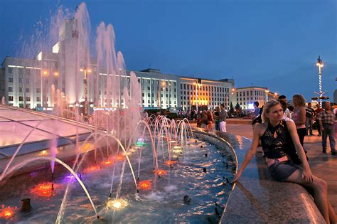 Prohlédněte si aktuální zájezdy minsku, bělorusko. Fountains in Independence Square, Minsk | Official Website ...