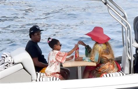 Premium Exclusive Beyonce And Jay Z Pictured Relax Together In The Jacuzzi On Their Luxury