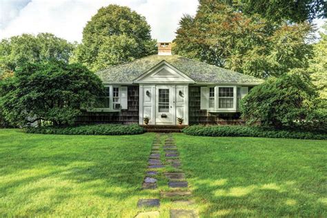 265m East Hampton Village Cottage Is Sweet As Candy Charming House
