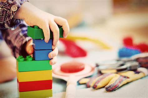 Learning through play, benefits of early learning, early learning toys, aids to early learning
