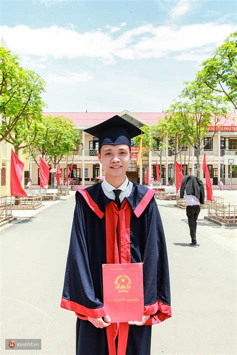 Ngọc quỳnh cho biết, trong 3 bài thi, 10x dù là một học sinh chuyên văn nhưng kết quả thủ khoa khối d cho thấy cô nàng không hề học lệch và vẫn có bằng chứng cụ thể hơn là điểm trung bình năm lớp 10 của ngọc quỳnh đạt 9.0, 2 năm tiếp theo đều đạt 9.3. Chân dung cậu học trò Ninh Bình là thí sinh duy nhất đạt ...