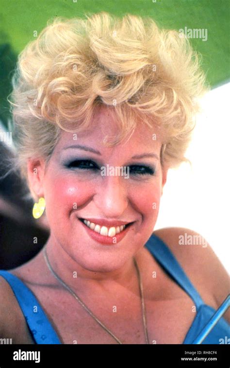 Bette Midler Hi Res Stock Photography And Images Alamy