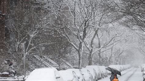 Massive Winter Storm Kills One Over 300000 Without Power In Southeast
