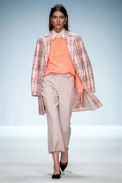 Maybe you would like to learn more about one of these? RIANI Berlin Printemps-Été 2020 - Défilé | Vogue Paris ...