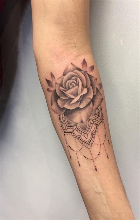 Awesome Rose Mandala Tattoo © Tattoo Artist Nikki Ouimette 🌹📌 🌹📌 🌹📌