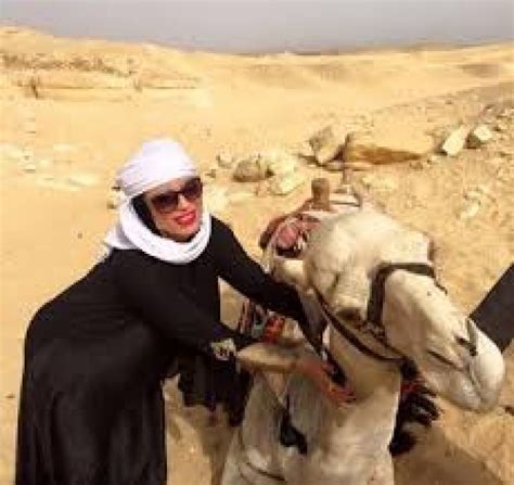 ممثلة بورنو أمريكية تعلن عن تسجيلها فيلم جنسي في منطقة الهرم والاثار تنكر بوابة مصر 11