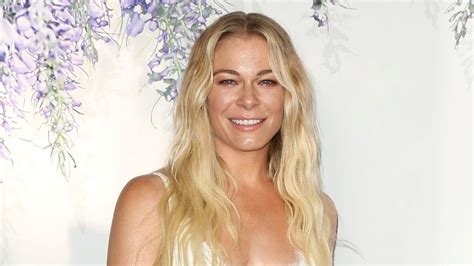 LeAnn Rimes Poses Nude And Embraces Her Psoriasis Ktvb Com
