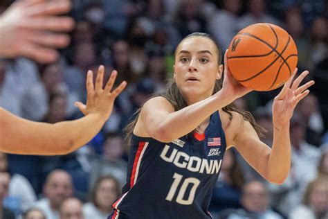 What is Nika Mühl s role for UConn women in 2023 24