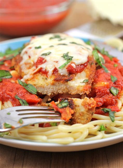 This baked chicken parmesan is pure comfort! Baked Chicken Parmesan - Damn Delicious