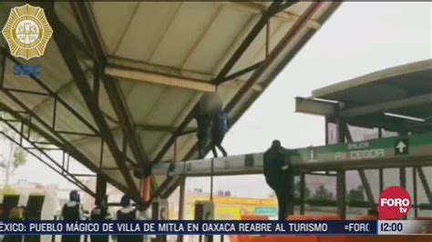 Policías Impiden Suicidio En El Metro Noticieros Televisa
