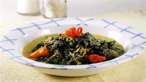 Resep gulai daun singkong, resep gulai khas sumatera utara yang punya nama lain gulai silalat. Resep Gulai Daun Singkong Ikan Teri, Makanan Berkuah Lezat ...