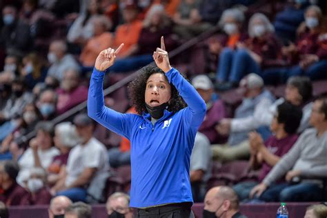 Is Dukes Kara Lawson Front Runner For Coach Of The Year Is Arizonas