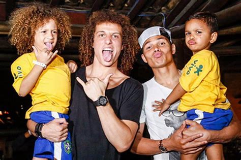 Voetbaltenue kids kopen met eigen naam. David Luiz et Thiago Silva : ces enfants sont leurs mini ...