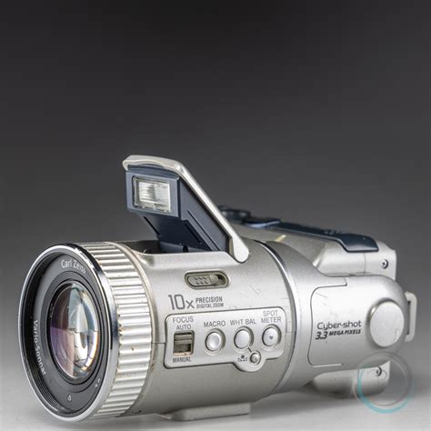 2000 година Sony Cyber Shot Dsc F505v
