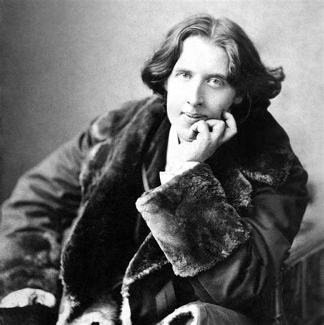 Miller declared that this ironic turn reveals wilde's ambivalence toward love that is related to his ambivalence about women. in the selfish giant the title character overcomes. oscar wilde: o amor que não ousa dizer o seu nome